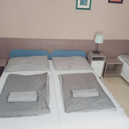 公寓 Oenallo Apartmanhaz Aranyparton 希欧福克