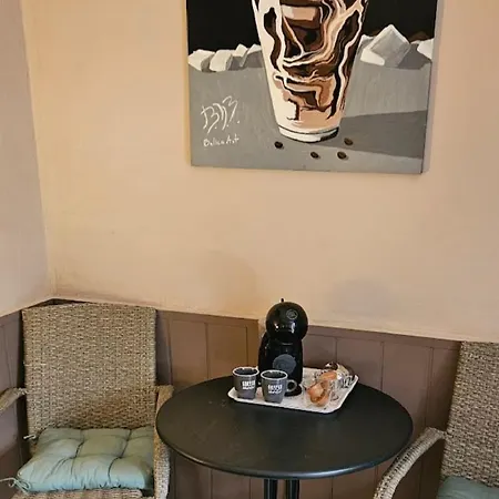Oenallo Apartmanhaz Aranyparton *