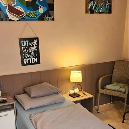 Oenallo Apartmanhaz Aranyparton * 希欧福克